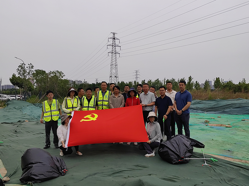 市政綠化項目部黨支部聯(lián)合中鐵廣州工程局市政環(huán)保公司灃西片區(qū)黨支部開展“對標(biāo)八項規(guī)定精神、錘煉作風(fēng)扎根一線”主題黨日活動